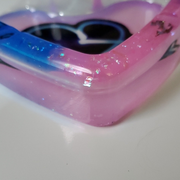 Resin ashtray - Picture 4 of 8